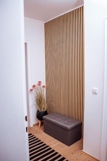 & Modern - - Netflix - Wifi - 2 Person
